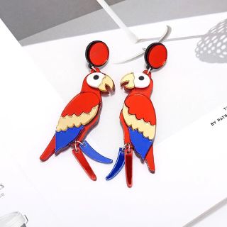 【新品・未使用】オウム　アクリル　ピアス　鳥　個性派(ピアス)