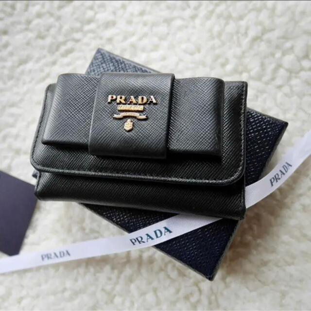 PRADA(プラダ)のPRADA プラダ　リボン6連キーケース　サフィアーノレザー レディースのファッション小物(キーケース)の商品写真