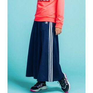 アディダス(adidas)の【新品未使用】アディダス　ロング サテン スカート　ネイビー　Lサイズ(ロングスカート)