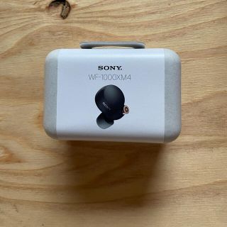 ソニー(SONY)のブラック【新品】wf-1000xm4 フルワイヤレスイヤホン SONY ソニー(ヘッドフォン/イヤフォン)