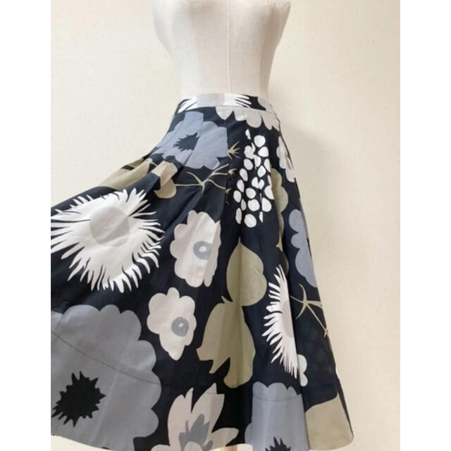 marimekko(マリメッコ)の美品　マリメッコ　膝丈　フレアスカート レディースのスカート(ひざ丈スカート)の商品写真