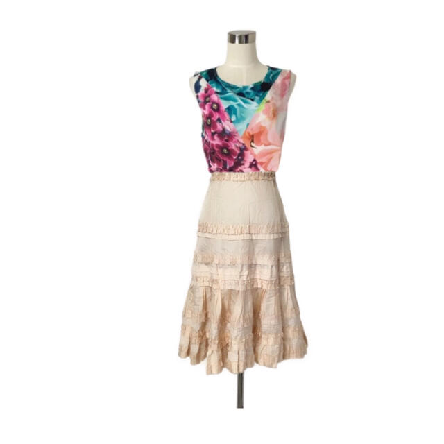 Blumarine(ブルマリン)の綺麗色カットソーと艶めくスカートのシルクセット イタリア製 ティアードフリル レディースのスカート(ひざ丈スカート)の商品写真