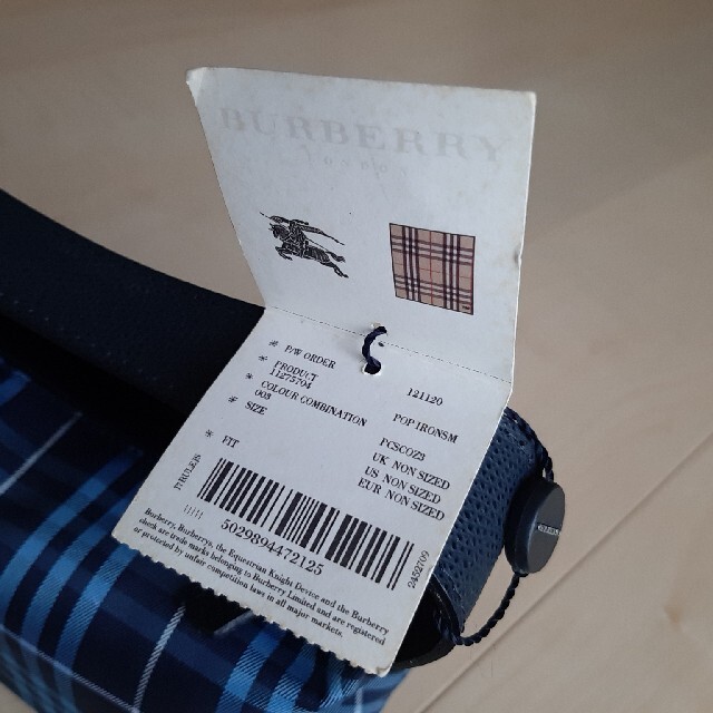 BURBERRY(バーバリー)のBURBERRY バーバリー　ノバチェック　ポーチ　ブルー レディースのファッション小物(ポーチ)の商品写真