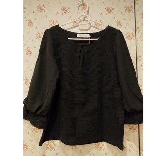 クチュールブローチ(Couture Brooch)のクチュールブローチ❣️黒 カットソー リボン風袖 ブラウス(カットソー(長袖/七分))