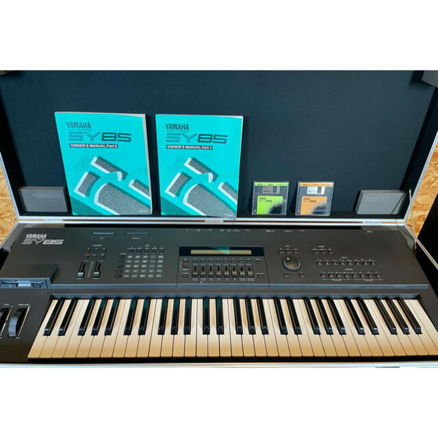 ヤマハ(ヤマハ)のYAMAHA　ヤマハ　シンセサイザー　SY 85　61鍵盤　ハードケース付き 楽器の鍵盤楽器(キーボード/シンセサイザー)の商品写真