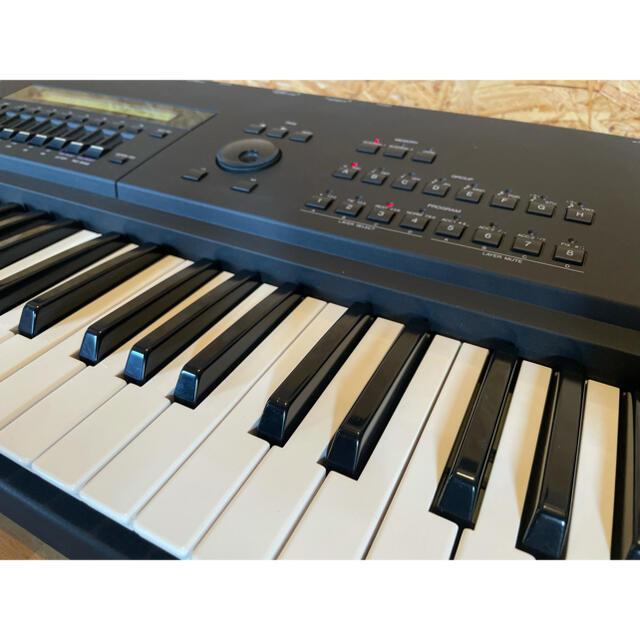 ヤマハ(ヤマハ)のYAMAHA　ヤマハ　シンセサイザー　SY 85　61鍵盤　ハードケース付き 楽器の鍵盤楽器(キーボード/シンセサイザー)の商品写真