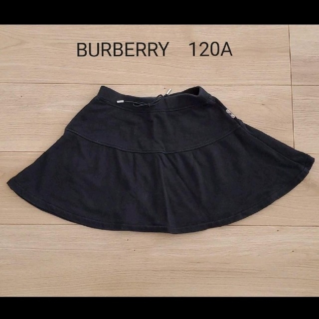 BURBERRY(バーバリー)のBURBERRY LONDON 黒スカート120A キッズ/ベビー/マタニティのキッズ服女の子用(90cm~)(スカート)の商品写真