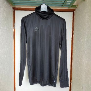 アディダス(adidas)のアディダスタートルネック長袖シャツ　クライマライト　メンズＭサイズ(Tシャツ/カットソー(七分/長袖))