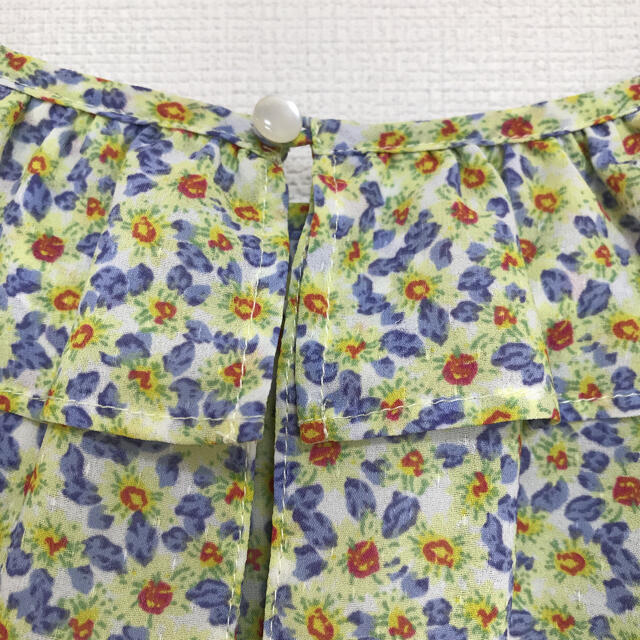 LOWRYS FARM(ローリーズファーム)のローリーズファーム　花柄ブラウス レディースのトップス(シャツ/ブラウス(半袖/袖なし))の商品写真