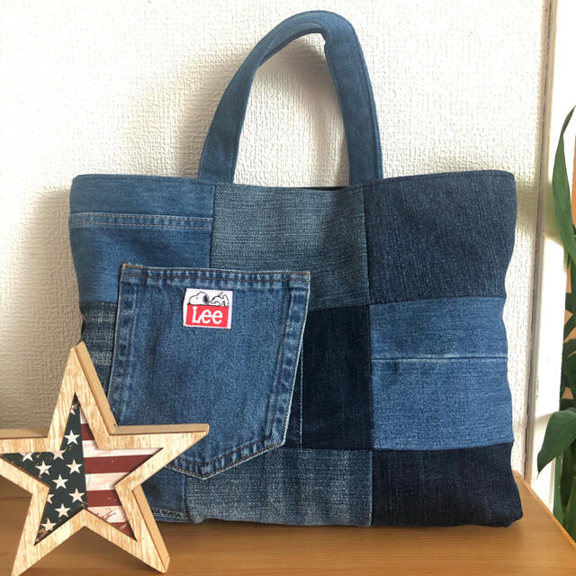 no.51 ハンドメイド　デニムリメイク　パッチワーク　スヌーピー　バッグ ハンドメイドのファッション小物(バッグ)の商品写真