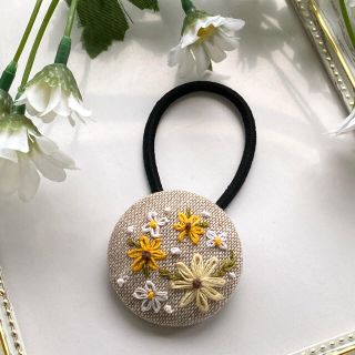 くるみボタン　ヘアゴム　刺繍(ヘアアクセサリー)