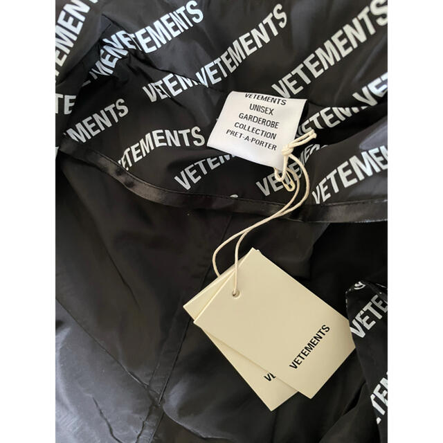 限定品得価 VETEMENTS 総柄　ロゴ　コート　ジャケットの通販 by yuuhi's shop｜ラクマ 特価高品質