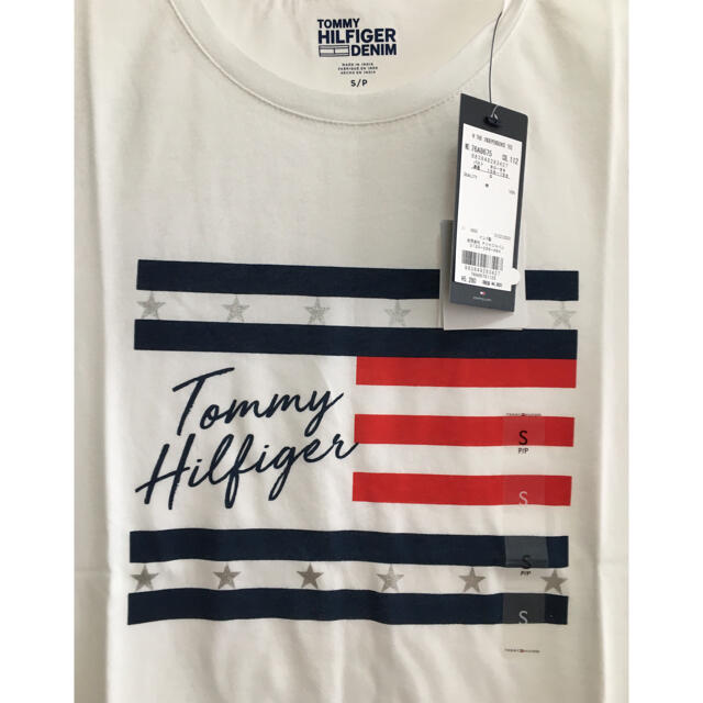 TOMMY HILFIGER(トミーヒルフィガー)の新品！TOMMY HILFIGER 星条旗柄　ロゴTシャツ レディースのトップス(Tシャツ(半袖/袖なし))の商品写真