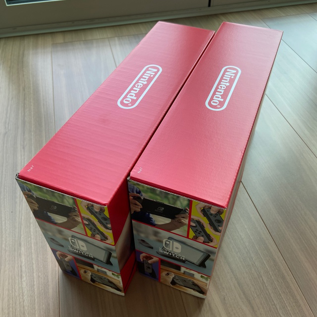 Nintendo Switch(ニンテンドースイッチ)の【新品未開封】Nintendo switch 本体グレー　2台 エンタメ/ホビーのゲームソフト/ゲーム機本体(家庭用ゲーム機本体)の商品写真