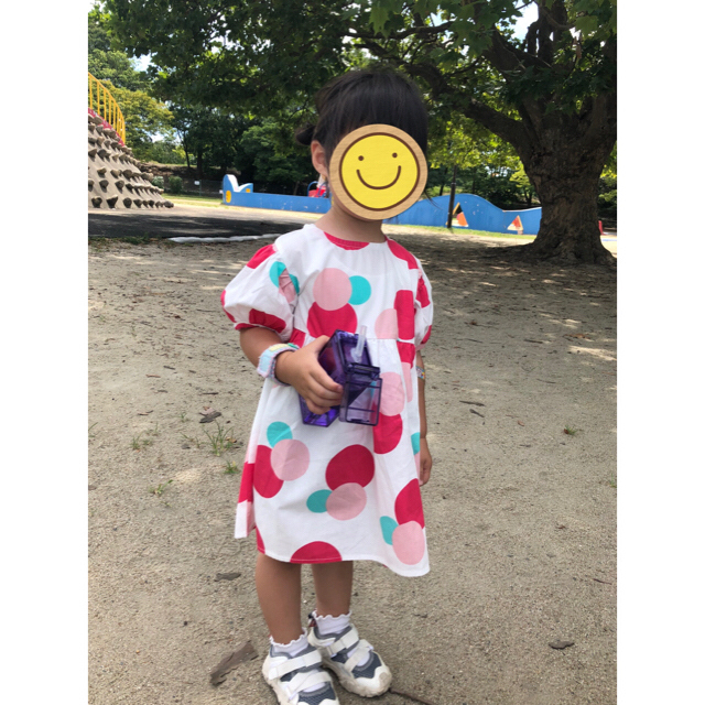 「新品」水玉ワンピース 90cm キッズ/ベビー/マタニティのキッズ服女の子用(90cm~)(ワンピース)の商品写真