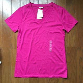 ユニクロ(UNIQLO)のUNIQLO エキストラファインコットン 濃ピンク系 Vネック 半袖 Tシャツ(Tシャツ(半袖/袖なし))