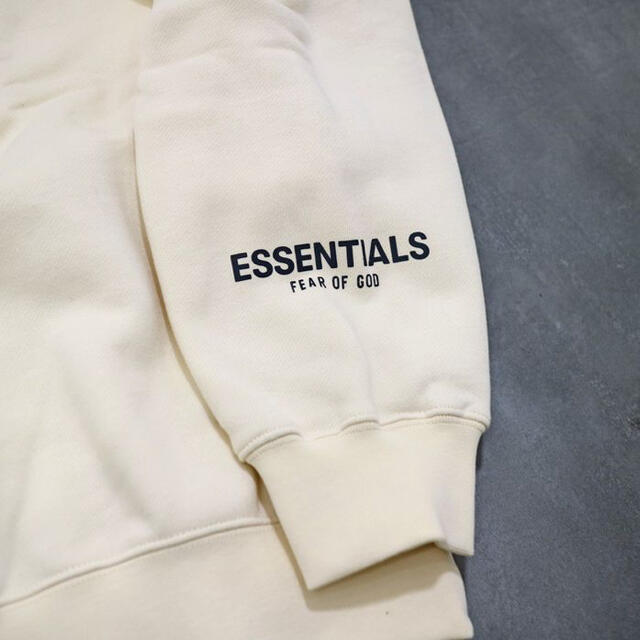 ESSENTIALS 2