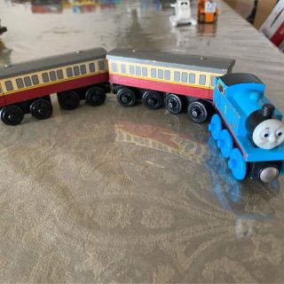 フィッシャープライス(Fisher-Price)の木製トーマス　客室車両セット(電車のおもちゃ/車)