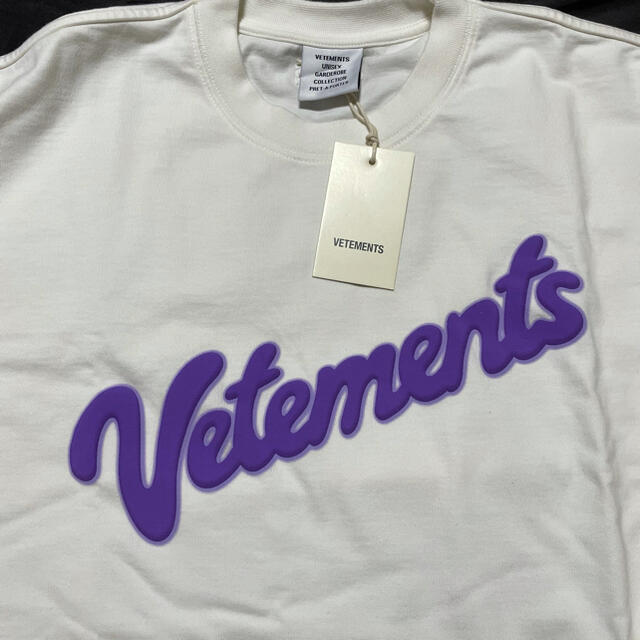 トップスVETEMENTS Tシャツ