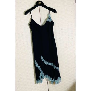 ビーシービージーマックスアズリア(BCBGMAXAZRIA)のBCBG ワンピース 花柄レース キャミソール 黒  ブルーガール クロエ(ひざ丈ワンピース)