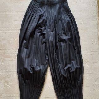 プリーツプリーズイッセイミヤケ(PLEATS PLEASE ISSEY MIYAKE)のイッセイミヤケ。(カジュアルパンツ)