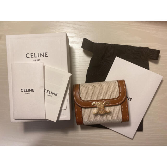 celine(セリーヌ)のCELINEフラップウォレット(トリオンフ) ホワイト/ タン レディースのファッション小物(財布)の商品写真