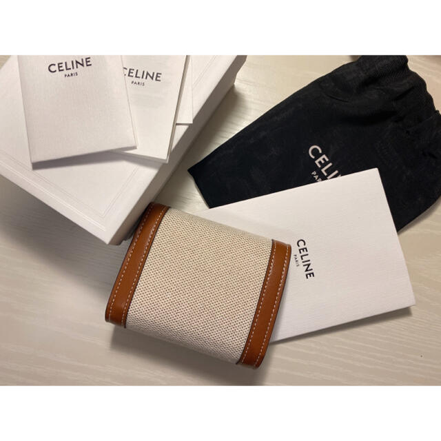 celine(セリーヌ)のCELINEフラップウォレット(トリオンフ) ホワイト/ タン レディースのファッション小物(財布)の商品写真