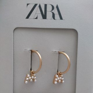 ザラ(ZARA)の値下げしました！ZARA 日本限定イニシャルアクセサリー ピアス Ｍ(ピアス)