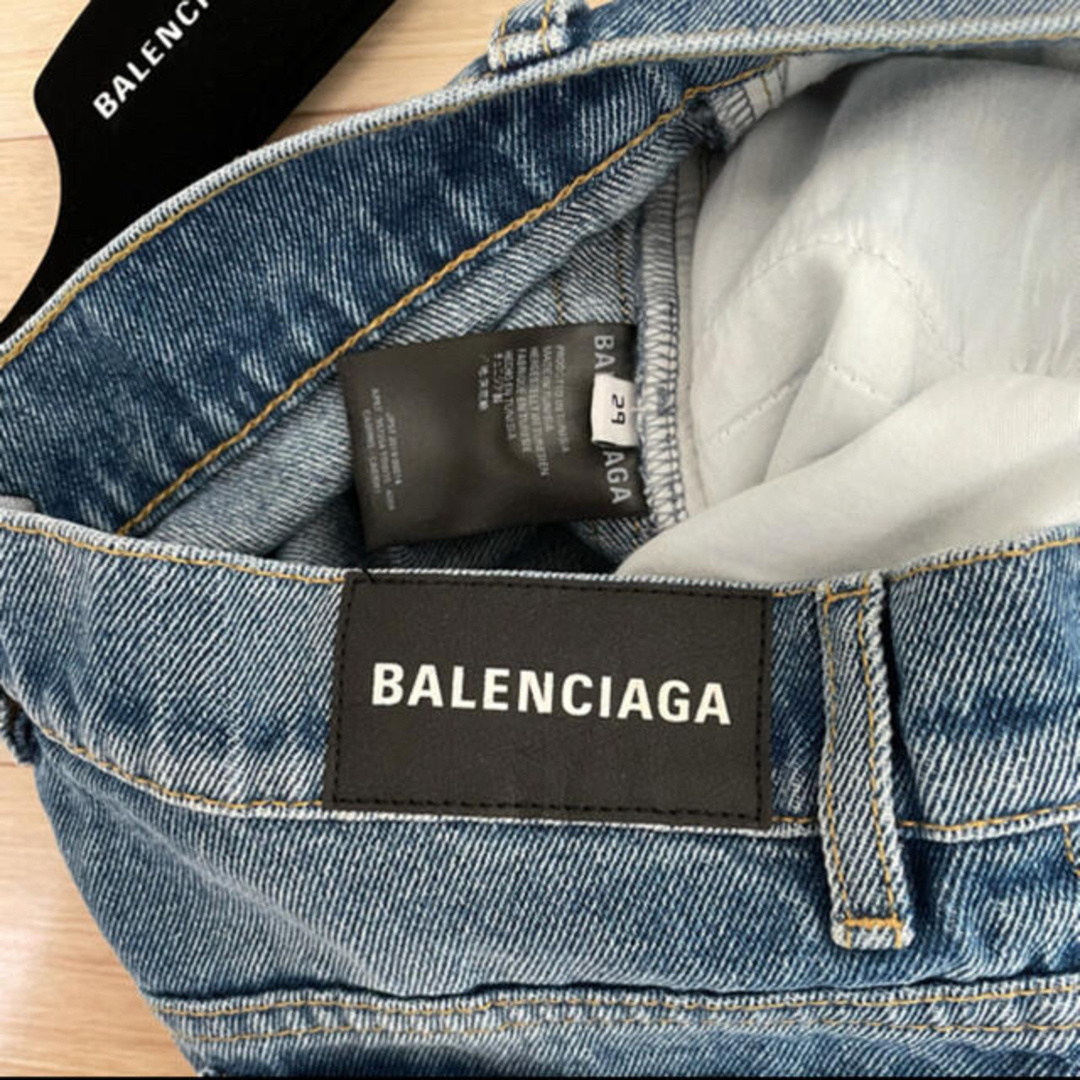 Balenciaga(バレンシアガ)のハンガー付き     balenciaga   新品。   メンズのパンツ(デニム/ジーンズ)の商品写真