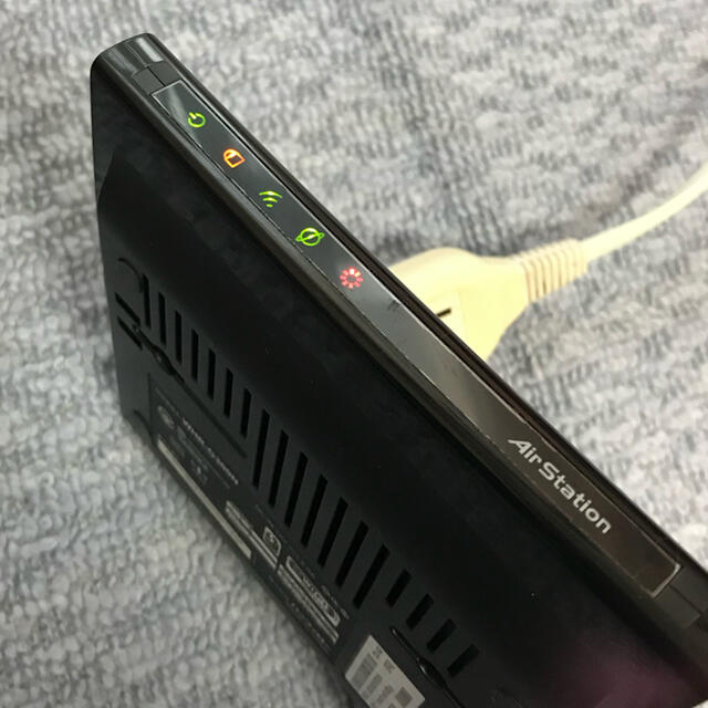 BUFFALO 無線LANルーター WHR-G300N スマホ/家電/カメラのPC/タブレット(PC周辺機器)の商品写真