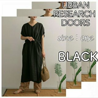 アーバンリサーチドアーズ(URBAN RESEARCH DOORS)の【新品】リネンウエストギャザーVネックワンピース UR DOORS 【ブラック】(ロングワンピース/マキシワンピース)