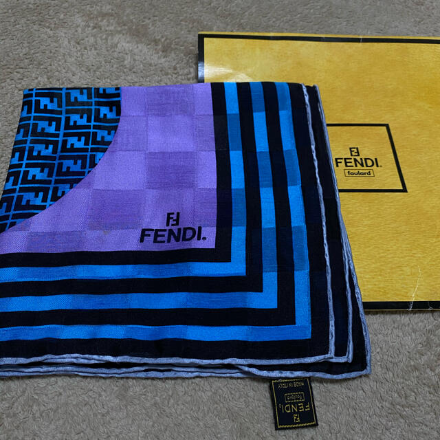FENDI スカーフ 85cm 正方形