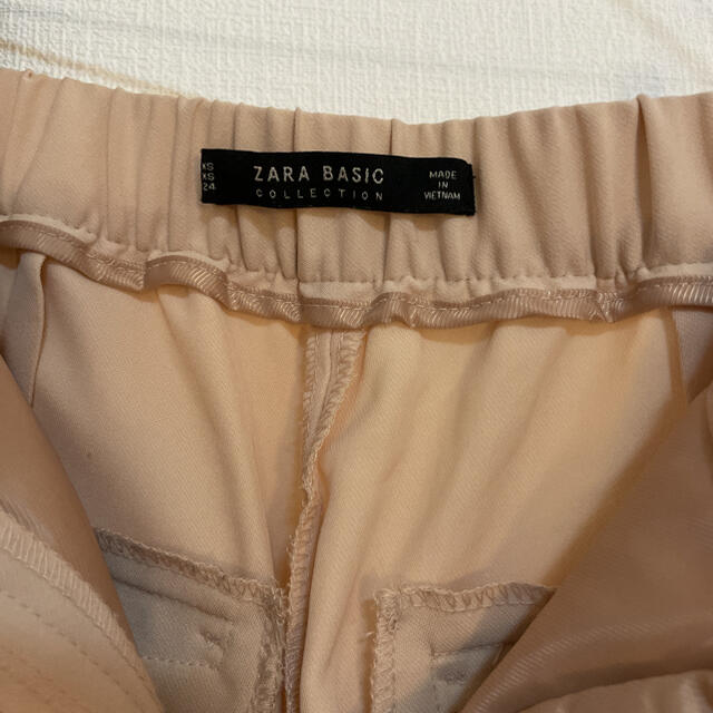 ZARA(ザラ)のZARA BASIC テーパード　パンツ レディースのパンツ(カジュアルパンツ)の商品写真