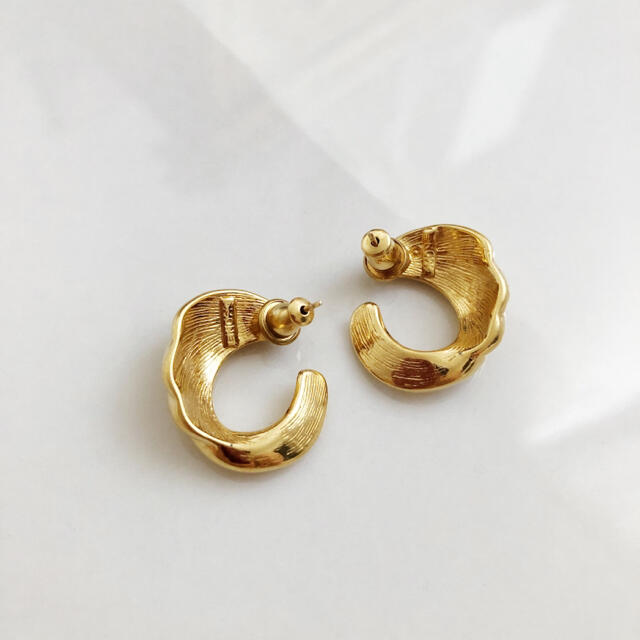 H.P.FRANCE(アッシュペーフランス)のVintage ＊ Monet ＊ gold pierce レディースのアクセサリー(ピアス)の商品写真