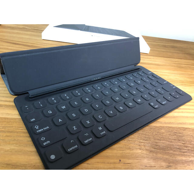 Apple(アップル)のApple smart keyboard MPTL2LL/A スマートキーボード スマホ/家電/カメラのPC/タブレット(PC周辺機器)の商品写真