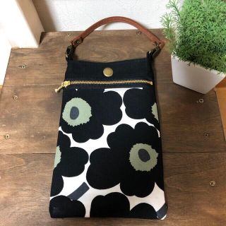 マリメッコ(marimekko)のスマホケース　スマホポーチ　かわいい！　ハンドメイド　マリメッコ  ウニッコ(ポーチ)