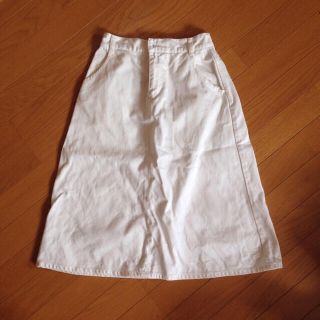 ケービーエフ(KBF)のKBF ♡ ホワイトデニムスカート(ひざ丈スカート)