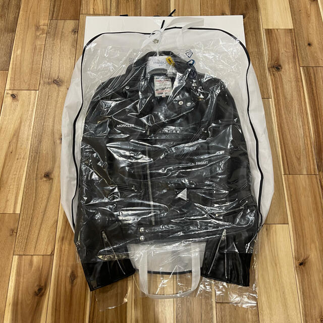 FRAGMENT(フラグメント)の新作 21AW Moncler fragment ルイスレザー CYCLONE メンズのジャケット/アウター(ライダースジャケット)の商品写真