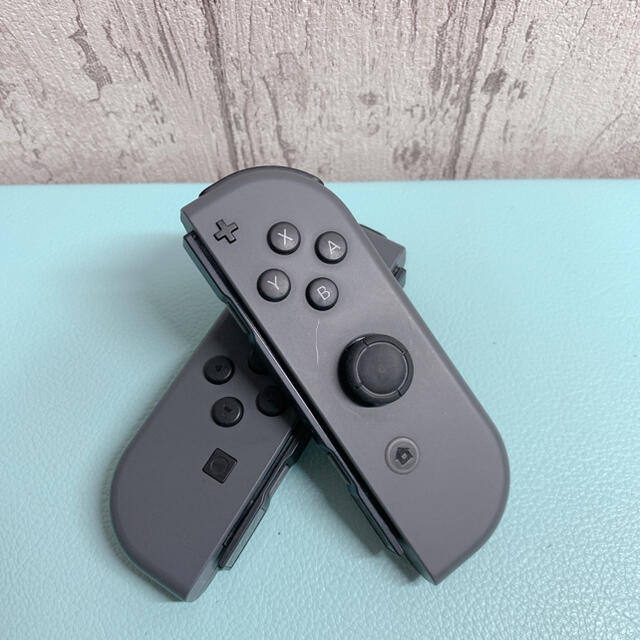Nintendo Switch(ニンテンドースイッチ)の美品 人気カラー 廃盤グレー Switch 左右 ジョイコンJoy-Con エンタメ/ホビーのゲームソフト/ゲーム機本体(その他)の商品写真