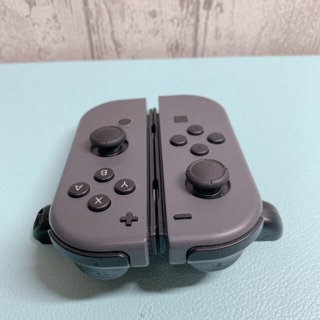 Nintendo Switch(ニンテンドースイッチ)の美品 人気カラー 廃盤グレー Switch 左右 ジョイコンJoy-Con エンタメ/ホビーのゲームソフト/ゲーム機本体(その他)の商品写真