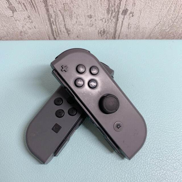 Nintendo Switch(ニンテンドースイッチ)の美品 人気カラー 廃盤グレー Switch 左右 ジョイコンJoy-Con エンタメ/ホビーのゲームソフト/ゲーム機本体(その他)の商品写真