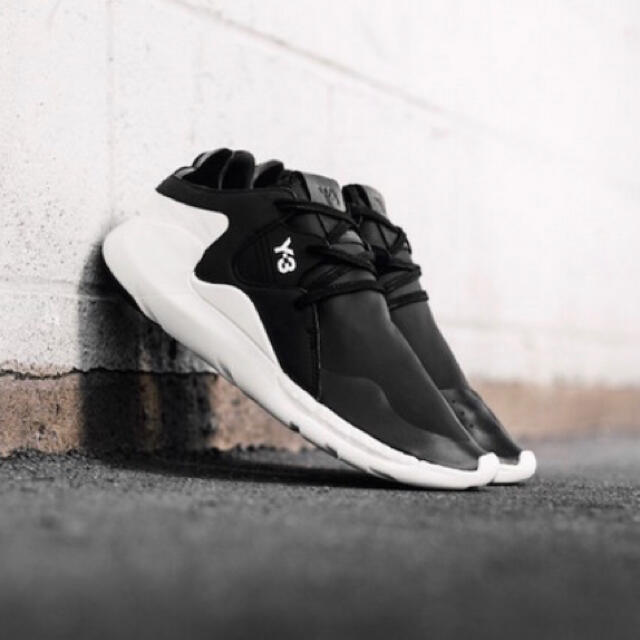 Y-3(ワイスリー)のY-3 QASA RACER RUN BLACK/WHITE 26.0cm メンズの靴/シューズ(スニーカー)の商品写真