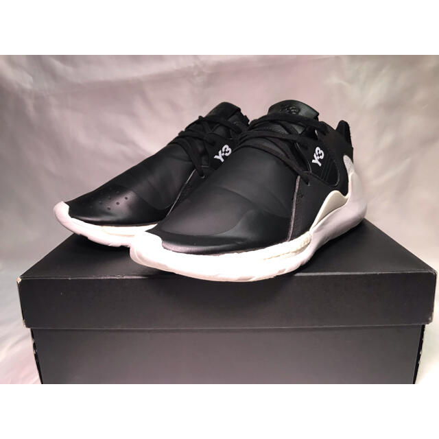 Y-3(ワイスリー)のY-3 QASA RACER RUN BLACK/WHITE 26.0cm メンズの靴/シューズ(スニーカー)の商品写真