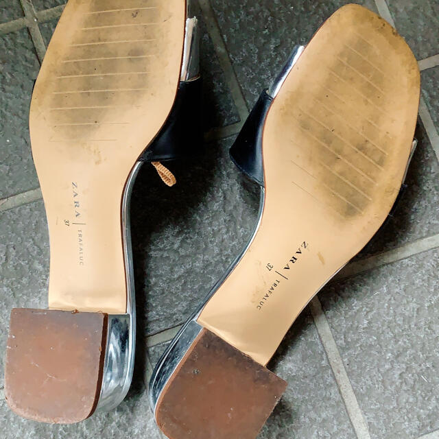 ZARA(ザラ)のZARA シルバー　ブラック　サンダル レディースの靴/シューズ(サンダル)の商品写真