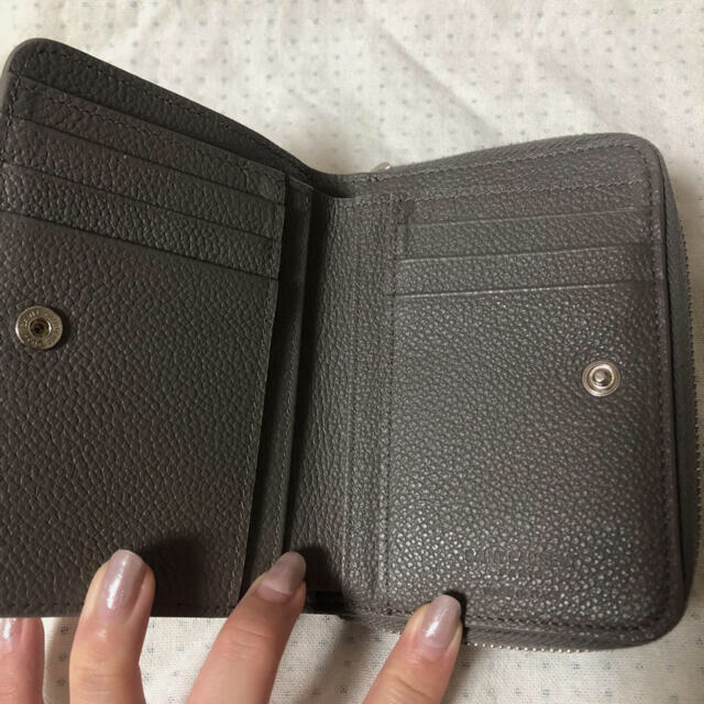 Saint Laurent(サンローラン)の【美品】SAINT LAURENT 二つ折り財布　グレーカラー レディースのファッション小物(財布)の商品写真