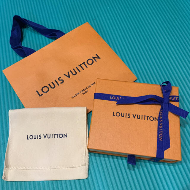 ルイヴィトン(LOUIS VUITTON)空箱・紙袋・メッセージカード・リボン