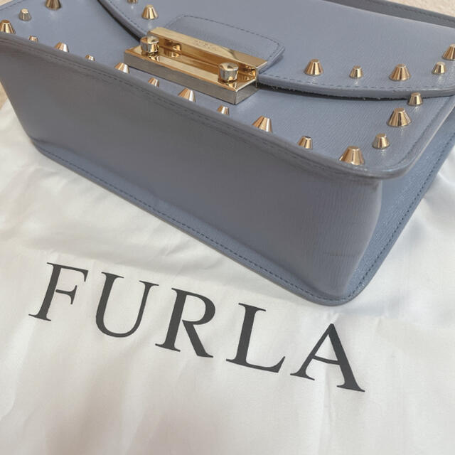 Furla(フルラ)の美品フルラ メトロポリスジュリア 2wayレザーショルダーハンドバッグ スタッズ レディースのバッグ(ショルダーバッグ)の商品写真