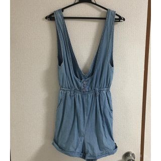 フォーエバートゥエンティーワン(FOREVER 21)のForever21  デニム　オーバーオール　　　　　　　　　可愛いデザイン(サロペット/オーバーオール)