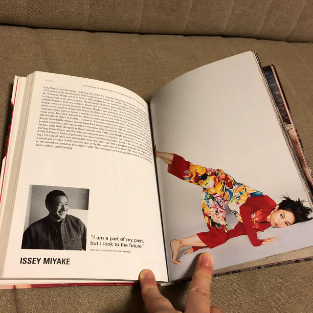 Taschen Fashion Now ICONS タッシェン 洋書 英語 本 エンタメ/ホビーの本(ファッション/美容)の商品写真