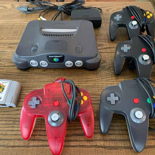 NINTENDO 64(ニンテンドウ64)の【動作確認済】ニンテンドー64 本体 コントローラー4つ　スマブラ付 エンタメ/ホビーのゲームソフト/ゲーム機本体(家庭用ゲーム機本体)の商品写真